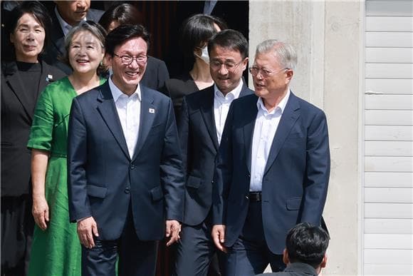 첫날 충돌 없었지만 곳곳 '견제구'…김민석은 노무현·문재인까지 통합행보