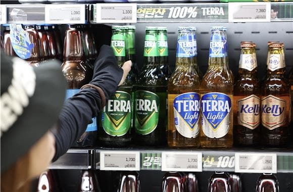맥주·소주 출고량 3년 연속 ↓…IMF 이후 최소