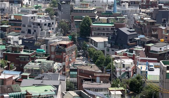 용적률 완화 딜레마…'공급 물꼬' 대 '집값 자극'